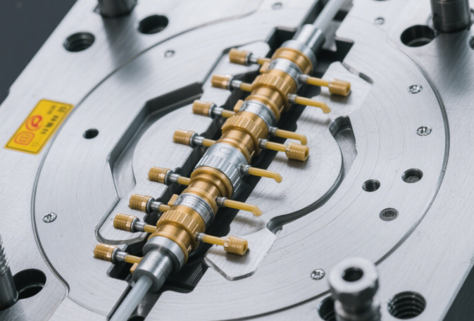 注塑模具首選鴻仁威爾