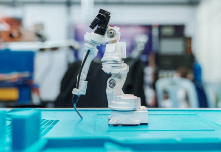 注塑模具首選鴻仁威爾