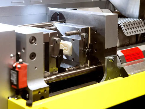 注塑模具首選鴻仁威爾