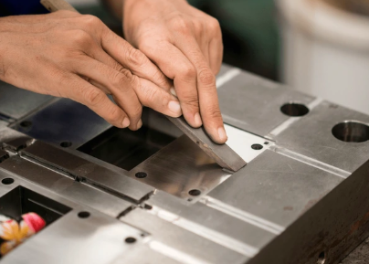 注塑模具首選鴻仁威爾