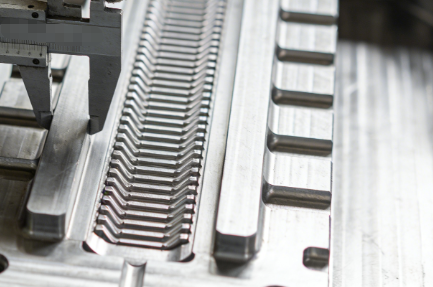 注塑模具首選鴻仁威爾