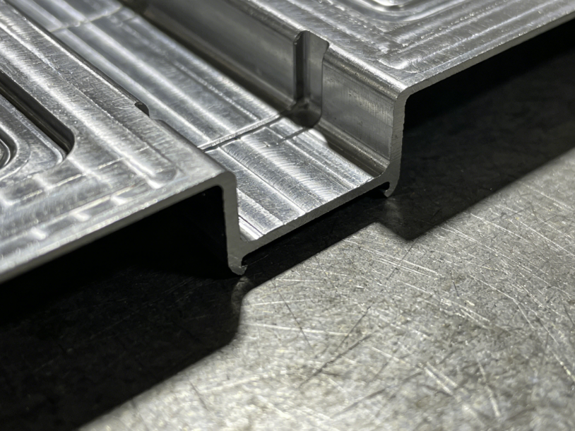 注塑模具首選鴻仁威爾